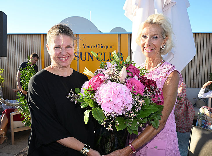 Franziska Frosch (Chefredakteurin ELLE) und Kristina Tröger (Präsidentin Club europäischer Unternehmerinnen) / CeU-Talk mit Franziska_Frosch (Chefredakteurin ELLE) / Club europäischer Unternehmerinnen lädt zum Vortrag, Gespräch und Empfang auf die Dachterrasse des Hotel Mandarin Oriental am 22. Juli 2025 @Foto: ABR-Pictures / Frank Rollitz 